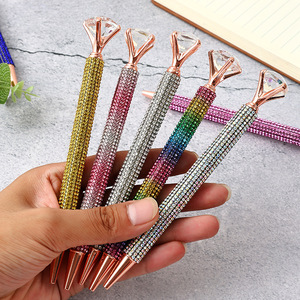 Stylo à bille personnalisé promotionnel pas cher : Évolution du design : Suivi des changements esthétiques et fonctionnels au fil des décennies - Product Image 1
