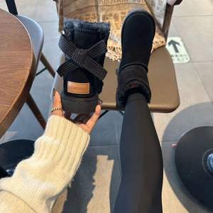 Nouveauté Bottes de neige de créateur de luxe tendance hiver personnalisées pour femmes Bottes noires de marque célèbre vente en gros - Product Image 2