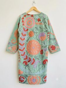Veste en velours brodée à la main avec des animaux pastel, style Suzani, en coton respirant, robe kimono bohème, vêtement d'extérieur long, cadeau pour elle - Product Image 5