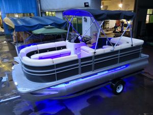 2025 Kinlife 19ft Bateau ponton en aluminium de luxe avec dressing moteur hors-bord pour 10 invités - Product Image 5