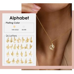 Colliers pour femmes en acier inoxydable personnalisables, minimalistes et <span class=keywords><strong>tendance</strong></span>, plaqués or 14 carats, 26 lettres anglaises, bijoux <span class=keywords><strong>tendance</strong></span> pour cadeaux - Product Image 4