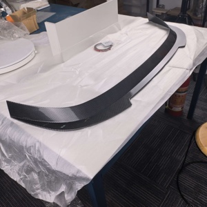 Aileron de coffre arrière pour Volkswagen Golf 8, style lame, noir piano, texture fibre de carbone, matériau ABS, compatible 2020+ - Product Image 5