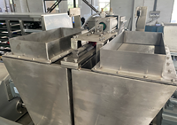 Machine de moulage de chocolat semi-automatique pour la fabrication de barres de chocolat, centre rempli d'une seule pièce, production de chocolat