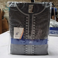 Thobe moderne pour hommes 2025 Nouveau style Vêtements islamiques de haute qualité Prière du Ramadan Eid avec tissu de qualité supérieure