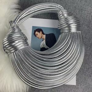 Borse a Mano <span class=keywords><strong>da</strong></span> Donna 2025 Novità <span class=keywords><strong>Oro</strong></span> di Lusso Design Intrecciato a Mano Borsa Noodle con Corda Annodata Tirata Hobo Pochette <span class=keywords><strong>da</strong></span> <span class=keywords><strong>Sera</strong></span> Argento - Product Image 3