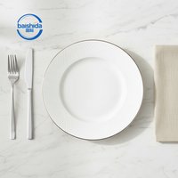 Service de vaisselle professionnel en porcelaine blanche de luxe avec bord doré, écologique, durable, rond, en céramique, pour mariage, événement, fête