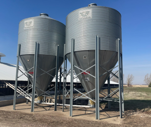 ไซโลเหล็กชุบสังกะสีขนาดเล็ก 3 ตัน/5 ตัน/10 ตัน/15 ตัน ใหม่และมือสอง สำหรับเก็บอาหารสัตว์ ฟาร์มสัตว์ปีก ร้านอาหาร โรงแรม ฟาร์มปศุสัตว์ - Product Image 4