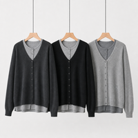 Fabrikverkauf: Damen-Strickjacke im Zweiteiler-Look aus Nylon, Viskose, Baumwolle und Polyester für Freizeit- und Alltagsoutfits