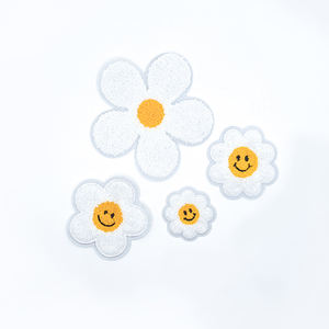 Patch brodé thermocollant petite fleur en <span class=keywords><strong>tissu</strong></span> éponge, patchs brodés fleurs pour sacs et chapeaux. - Product Image 3