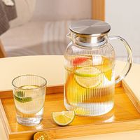 Pichet en verre borosilicaté de haute qualité 1800ml verrerie transparente théière conception à rayures verticales pour le stockage de boissons en gros