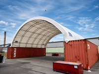 Abri pour conteneur maritime en acier de 40 pieds, résistant au vent et à la neige, tente d'entrepôt temporaire modulaire pour le stockage de matériaux en vrac
