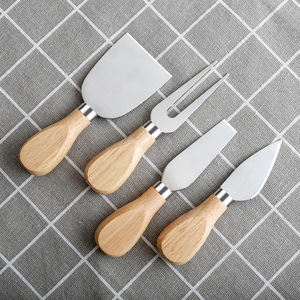 Coltello da burro crema <span class=keywords><strong>Set</strong></span> da 4 pezzi <span class=keywords><strong>coltelli</strong></span> da formaggio manico in legno taglierina per <span class=keywords><strong>Pizza</strong></span> <span class=keywords><strong>Set</strong></span> di <span class=keywords><strong>coltelli</strong></span> da formaggio in oro <span class=keywords><strong>Set</strong></span> di strumenti di cottura con logo - Product Image 4