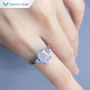 Anillo <span class=keywords><strong>de</strong></span> <span class=keywords><strong>Cinco</strong></span> Piedras Tianyu Gems, Oro Blanco <span class=keywords><strong>de</strong></span> 10k, Corte Esmeralda, Color GH, Diamantes Moissanita, Anillo <span class=keywords><strong>de</strong></span> Bodas para Mujer - Product Image 2