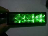 Insigne nominatif Led numérique programmable de message de défilement Mini carte nominative de LED pour le serveur d'aéroport d'hôtel de rassemblement