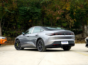 Veicolo Elettrico Efficiente con Autonomia di 708km, 800V, 4WD, per Pendolarismo Urbano, Viaggi Familiari e Guida a Lunga Distanza - Product Image 3