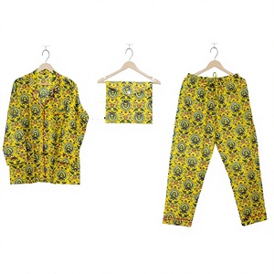 Ensemble de pyjama pour femmes, confortable et élégant, à fleurs, 100% coton, respirant, doux, taille élastique, hiver, classique, vintage, ambiance de vacances, Noël - Product Image 1