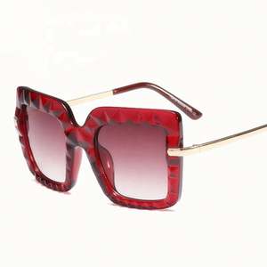 Lunettes de soleil vintage de haute qualité en gros 2021, grandes montures, UV400, métalliques, carrées, surdimensionnées pour femmes - Product Image 4