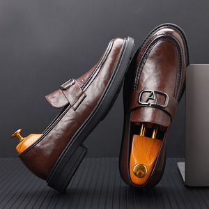 Mocassins pour hommes en cuir véritable, bout rond uni, à enfiler, tendance mode, décorés d'une boucle, chaussures décontractées et habillées - Product Image 2