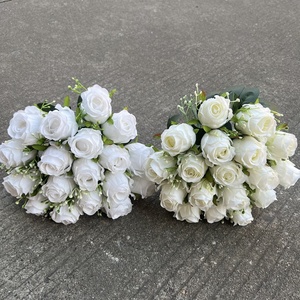 Nuevo estilo de ramo de <span class=keywords><strong>rosas</strong></span> con 18 cabezas, <span class=keywords><strong>dulces</strong></span> flores para llevar en la mano, flores para boda - Product Image 2