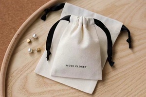 Bolsa de Regalo Personalizada de Muselina de Algodón Reciclado con Cordón - Product Image 5