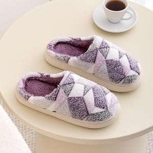 Chaussons d'intérieur personnalisés en TPR à grille magique, doux et chauds pour l'automne, avec semelle antidérapante et amortissante, pour femmes et hommes du Royaume-Uni - Product Image 3