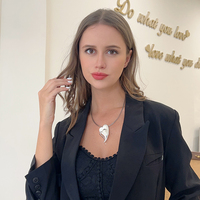 TongLing élégant en alliage de zinc plaqué argent collier court perle évider feuille collier à breloques pour la vente en gros