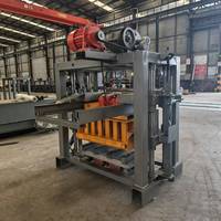 Machine à Briques Semi-Automatique QT40-2 Populaire et Rentable pour Petits Projets – Machine à Briques Creuses en Béton avec Boîte de Vitesses et Roulement Facile à Installer
