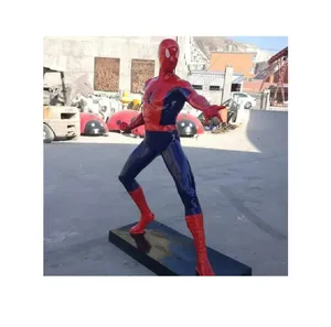 Famoso personaggio dei film di supereroi scultura Spiderman in fibra di vetro a grandezza naturale statua in resina figura di alta qualità in vendita