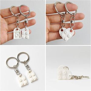 Ensemble de porte-clés en forme de cœur en briques, blocs de construction DIY, puzzle en acrylique pour couples, 2 pièces, breloques d'amour, petit ami, petite amie - Product Image 3