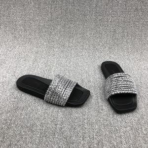 Sandales de plage polyvalentes et élégantes pour femmes, pour une utilisation en plein air en été, design antidérapant, tendance de la mode, respirantes et confortables - Product Image 3