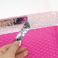 Enveloppe en plastique à bulles personnalisée pour l'emballage, aide les détaillants et les équipes de distribution à emballer efficacement les petites commandes
