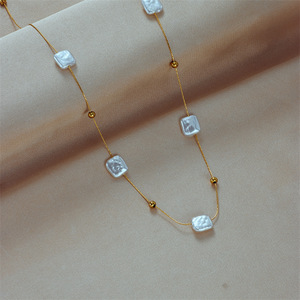 European American Style Square Pearl Chain Titanium Steel Clavicle Necklace Women's Everyday Wear Gold Color Geometric Design - Product Image 2