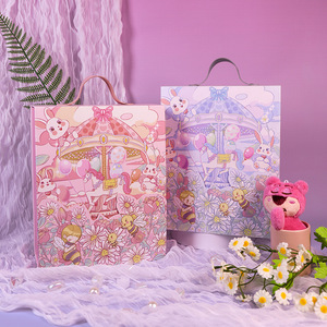 Coffret cadeau pour enfants du parc d'attractions Merry-Go-Round enchanteur, éclairant le monde des contes de fées de votre enfant - Product Image 1