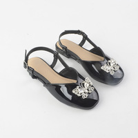 Sandales plates à bride arrière dorées métallisées pour filles, avec décor papillon en cristal, bout carré, chaussures de cérémonie élégantes pour fêtes et mariages pour enfants