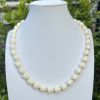 Collier de perles de fleurs de Pikake blanc ivoire, collier de coquillages de magnolia en poudre de corail hawaïen, bijoux pour mariage à la plage, remise de diplôme