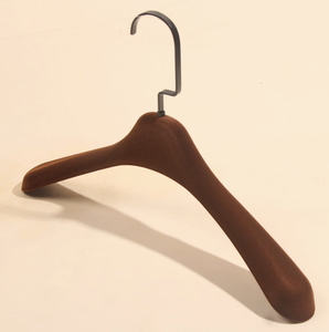 Cintre à vêtements large en acier inoxydable avec barre pour pantalon, design amovible en velours floqué noir et marron Lavinia pour mariage - Product Image 4