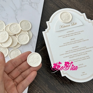 Cartes <span class=keywords><strong>de</strong></span> <span class=keywords><strong>menu</strong></span> <span class=keywords><strong>de</strong></span> <span class=keywords><strong>mariage</strong></span> élégantes et personnalisées avec nom d'invité, sceaux <span class=keywords><strong>de</strong></span> cire exquis et impression simple face et couleur - Product Image 5