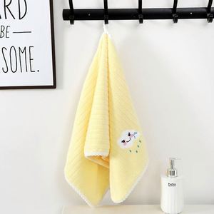 Serviette de bain de luxe personnalisée en velours corail, réutilisable, séchage rapide, pour plage, spa, nouveau-nés et enfants, motif carton - Product Image 2