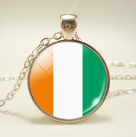 Collier pendentif en alliage avec cabochon en verre brillant, série drapeau national des Comores, artisanat de cabochons en verre de qualité supérieure, réglable