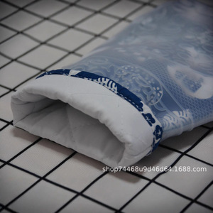 Gants isolants en silicone pour four, pour la cuisine et la pâtisserie, conception épaissie, motif imprimé, thème chat bleu - Product Image 2