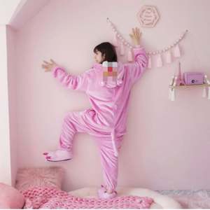 Pyjama une pièce léopard rose hiver flanelle à manches longues en peluche dessin animé animal pour hommes et femmes - Product Image 4