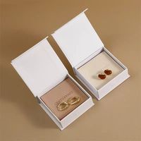 Boîte d'emballage de bijoux personnalisée de luxe avec laminage mat et gaufrage, revêtement UV, ensemble de boîtes cadeaux en papier