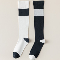 Chaussettes de compression de sport pour femmes pour Fitness Gym Running Chaussettes longues tricotées Logo Bottom Taille unique Convient à toutes les couvertures de cheville d'hiver