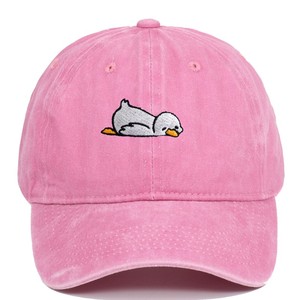 Cappellino da baseball unisex ricamato con disegno di anatra, adatto a tutte le stagioni, con vestibilità regolabile, un capo essenziale di tendenza. - Product Image 5