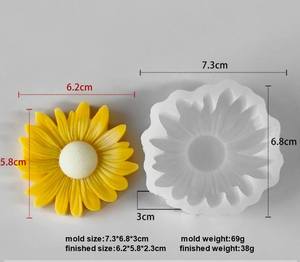 Moule en silicone 3D grande fleur de marguerite de 7 cm - Moule réaliste pour bougies, savons, résines, pierres aromatiques florales pour cadeaux DIY et décoration intérieure - Product Image 2