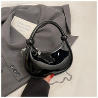 2025 tendance sacs à main pour filles nouveau Design en cuir verni femmes Hobo sacs mode été femmes sac à bandoulière avec chaîne