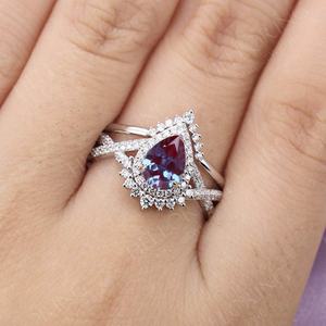 แหวนแต่งงานวินเทจทรงลูกแพร์เงินแท้ 925 ชุบทองคำสีกุหลาบ ประดับด้วยอเล็กซานไดรต์ ชุดแหวนหมั้น - Product Image 5