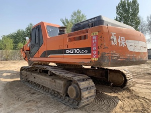 รถขุดตีนตะขาบ Doosan Dh370lc-9 มือสอง ปี 2014 กำลัง 110 กิโลวัตต์ บุ้งกี๋ขนาด 1.0 ลูกบาศก์เมตร ชิ้นส่วนสำคัญประกอบด้วย มอเตอร์ เครื่องยนต์ เกียร์บ็อกซ์ และปั๊ม - Product Image 1