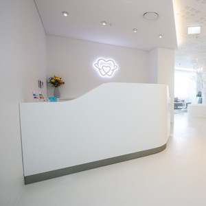 Decoración de mesa para oficina, diseño creativo de lujo, sastrería, estilo L, mármol blanco, mesa de odontología para oficina - Product Image 1