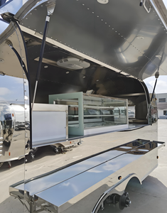 Camión de Comida Estilo Diner de los Años 50 con Detalles Cromados y Piso a Cuadros para un Negocio de Comida Callejera con Toque Nostálgico - Product Image 2